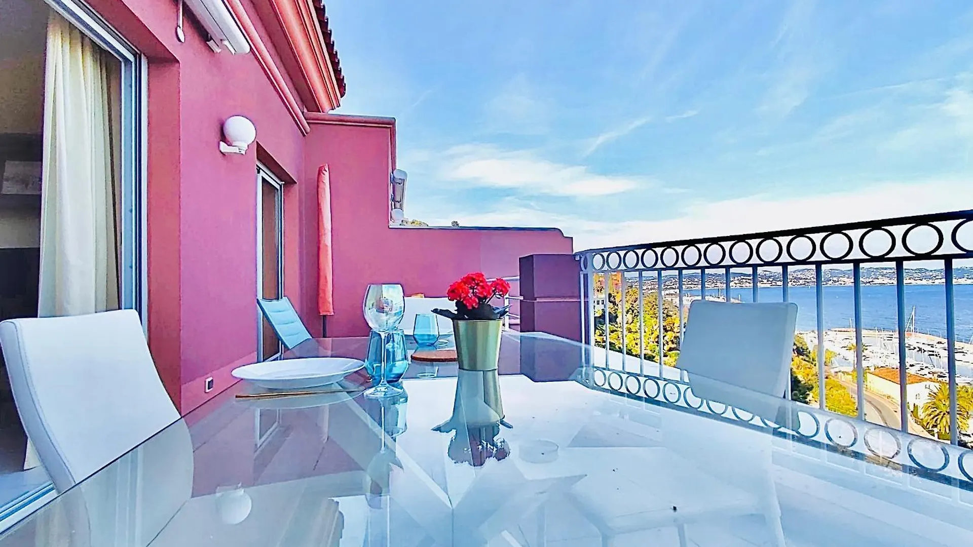 Apartment Superbe Appartement Vue Mer Dans Residence Avec Piscine Theoule-sur-Mer