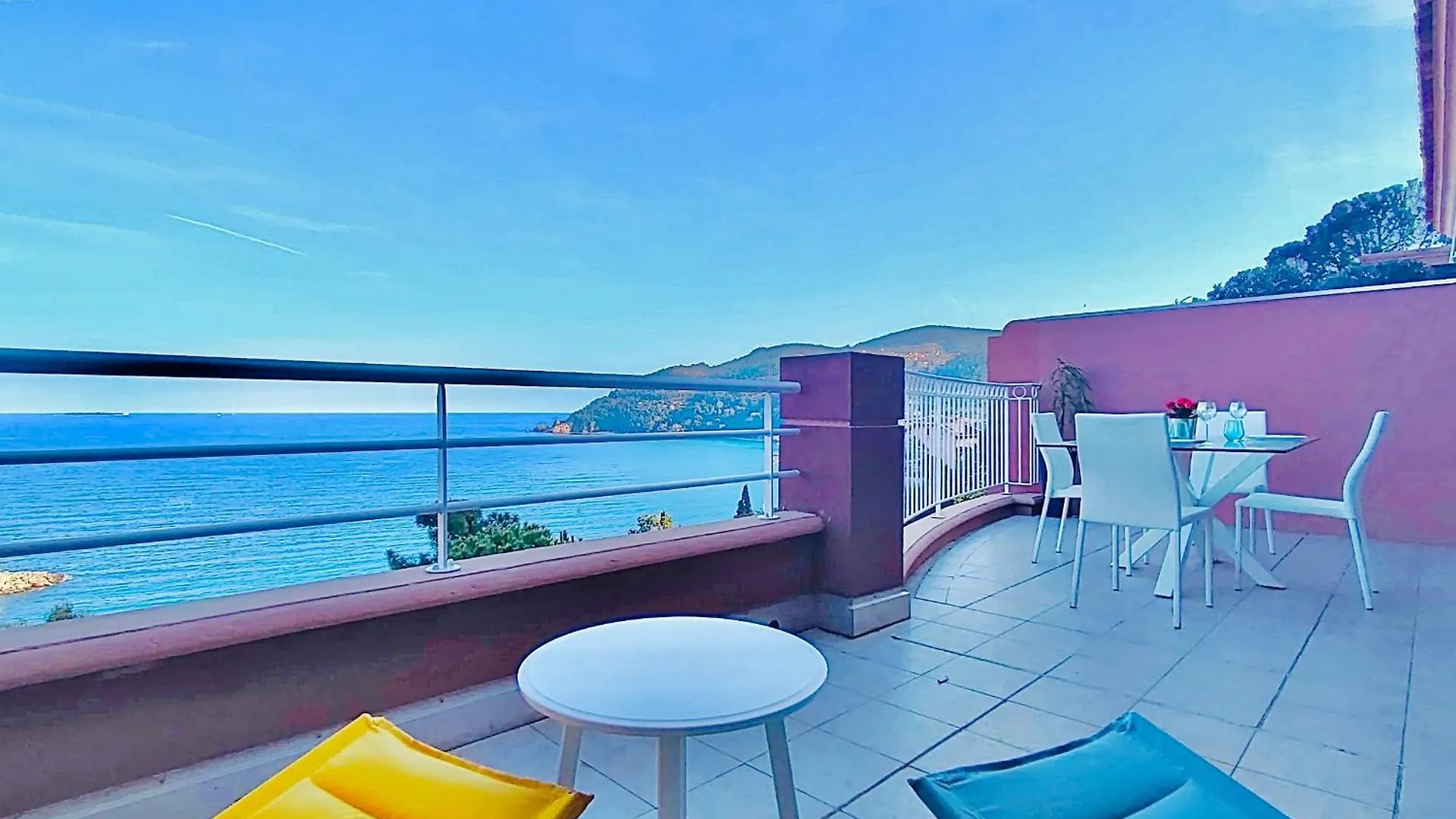 Apartment Superbe Appartement Vue Mer Dans Residence Avec Piscine Theoule-sur-Mer